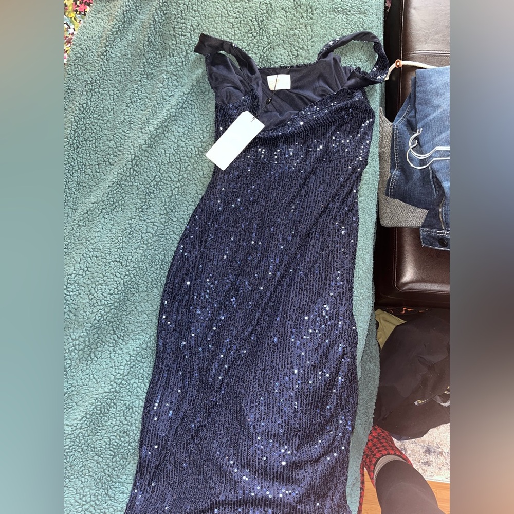 Midnight Blue Shimmery Sequin Dress  💙🖤 - Picture 4 of 6
